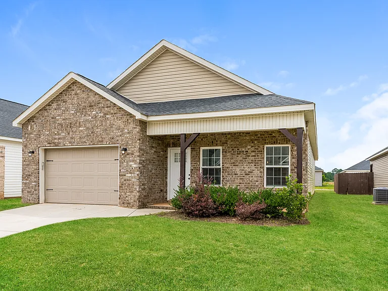 219 Beau Claire Cir — Photo 2