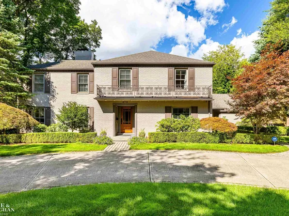 279 Vincennes Pl, Grosse Pointe Farms, MI 48236