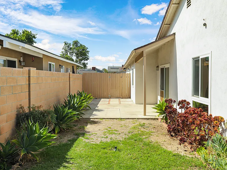 1403 E Chalynn Ave — Photo 32