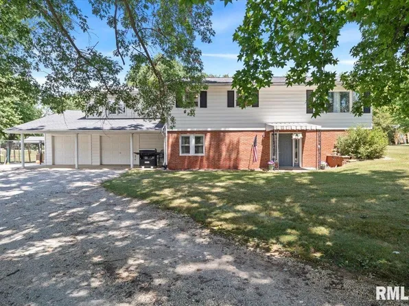 18564 Blackhawk Dr, Girard, IL 62640
