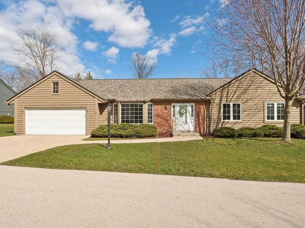 3708 South Bayberry LANE, Greenfield, WI 53228
