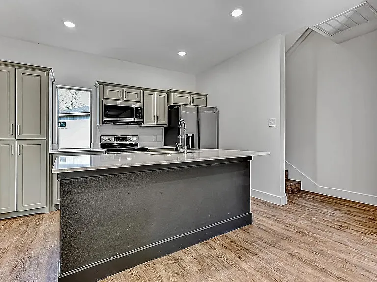 3260 W Crawford St — Photo 3