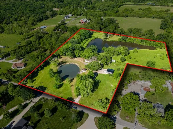 316 S 102nd St, Edwardsville, KS 66111