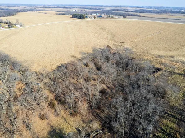 6952 110th St, Eddyville, IA 52553