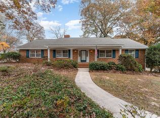 904 Kemp Rd W, Greensboro, NC 27410