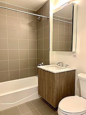 4th image of 520 W 43rd St #J26