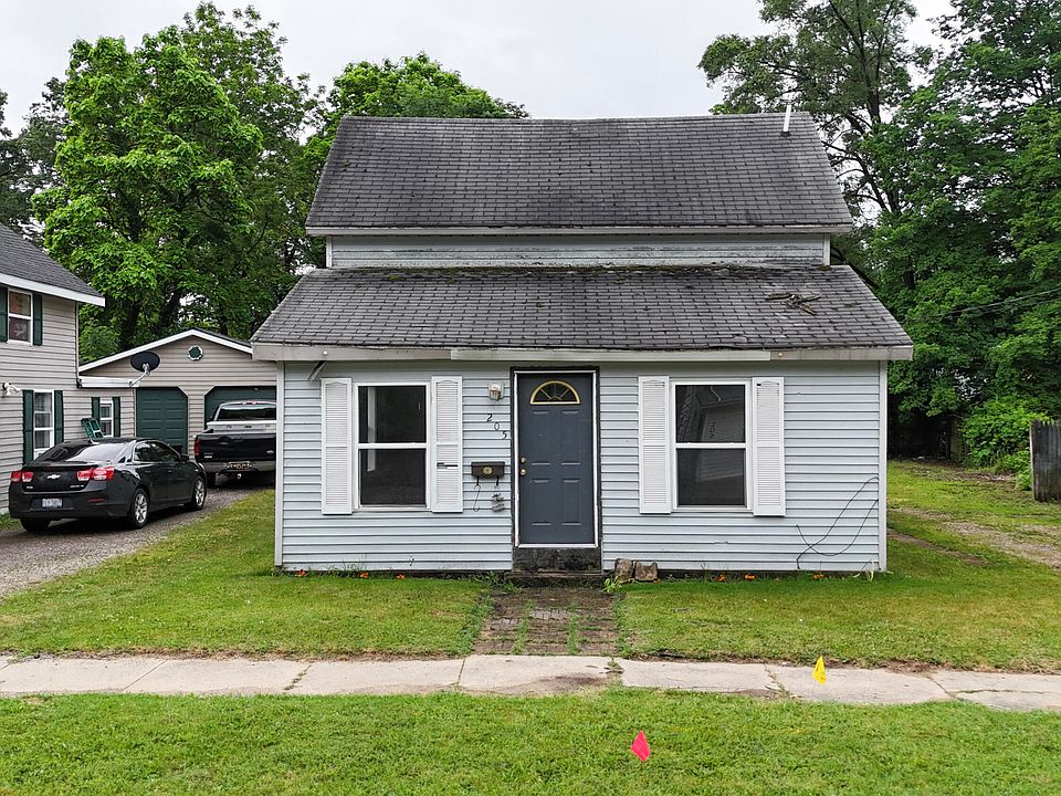 1st image of 205 Pokagon St