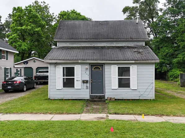 205 Pokagon St, Dowagiac, MI 49047