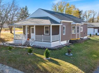 108 3rd St, Russell, MN 56169