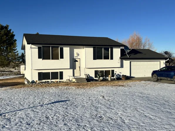 690 Eastlake Dr, Spring Creek, NV 89815