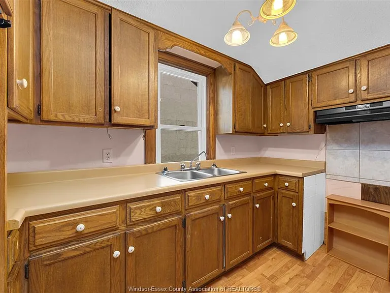 1451 Ouellette Ave #UPPER — Photo 23