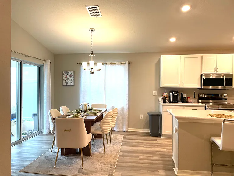 315 Lily Ln — Photo 4