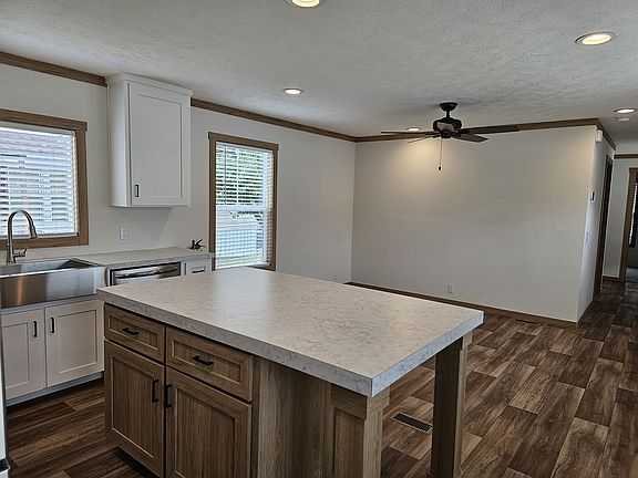 4th image of 2101 SW 38th St #67