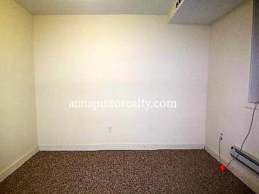 Sold by Anna Pinto Realty | media 18