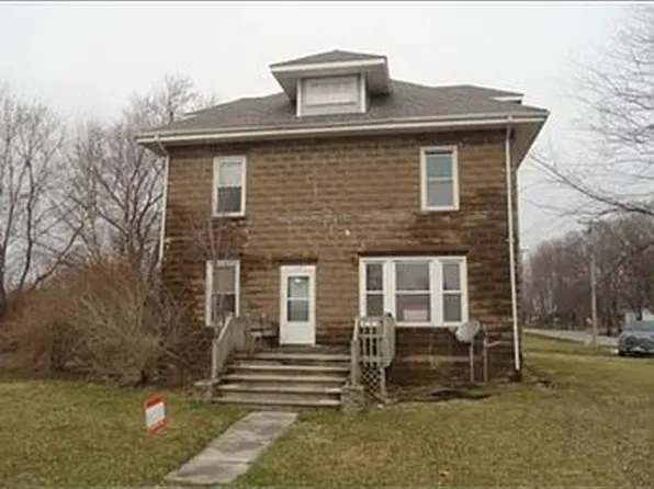 102 S Chestnut St, Bardolph, IL 61416