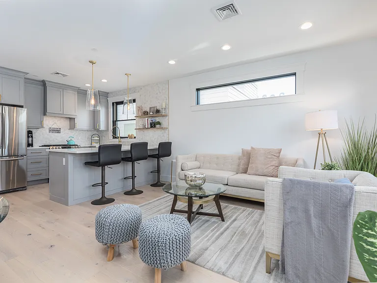 331 Chelsea St #4 — Photo 6