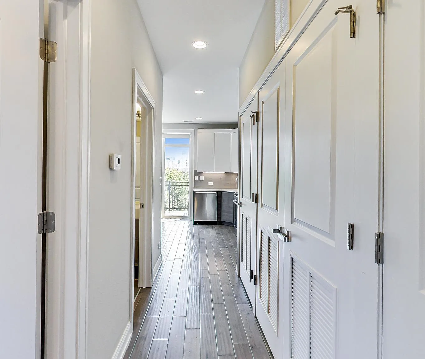 1 bed, 700 sqft, $2,800 — Photo 2