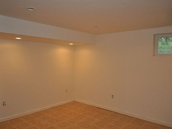 Basement Bedroom/Office/Nanny