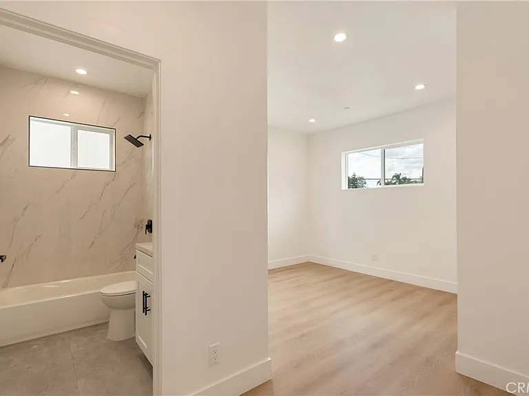 2843 Folsom — Photo 25