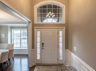 2039 Stonewater Dr, Dayton, OH 45458