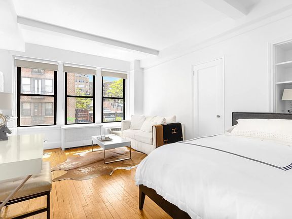 4th image of 21 E 10th St APT 6C