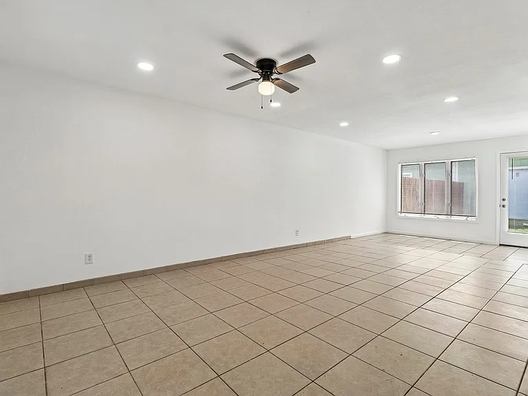 5809 Coventry Ln — Photo 6
