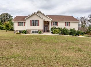 1121 Zirkle Rd, Dandridge, TN 37725