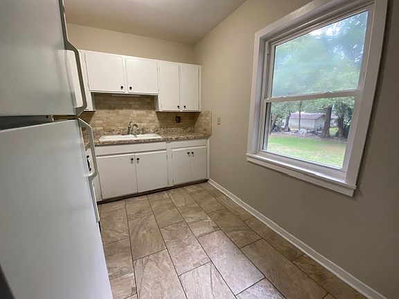 Full Kitchen with nice window