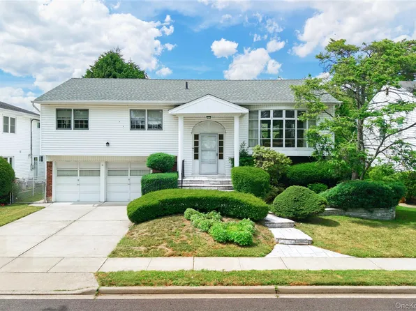 726 University Street, Valley Stream, NY 11581