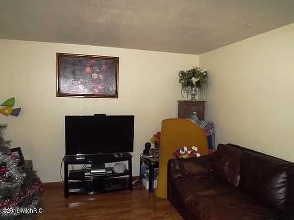 3rd image of 5540 Kelekent Ave SE