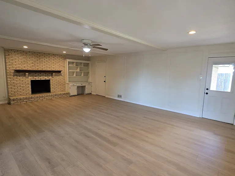 1305 Spring Creek Dr — Photo 6