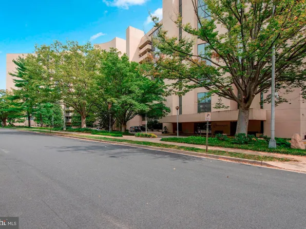 1101 S Arlington Ridge Rd APT 704, Arlington, VA 22202