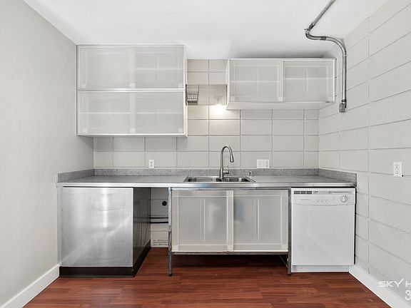 5th image of 8 S Hill Ave #612
