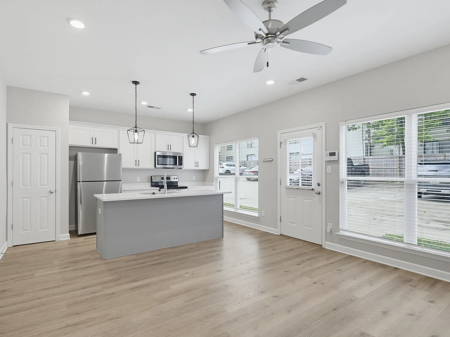 3 bed, 3.0 bath, 1700 sqft, $2,550 — Photo 4