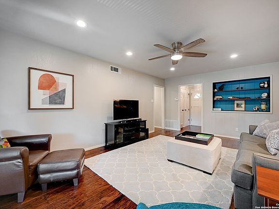 4th image of 2031 EDGEHILL DR