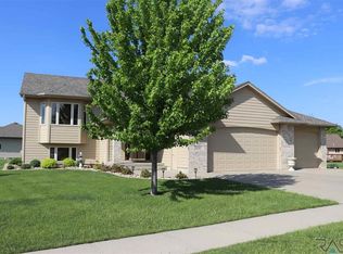 3120 W Crimson St, Sioux Falls, SD 57108