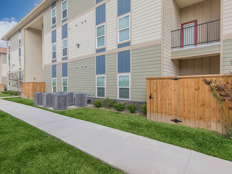 Midtown Brownsville — Photo 30
