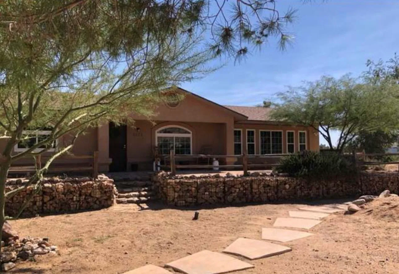 2272 E Valley View Rd — Photo 1