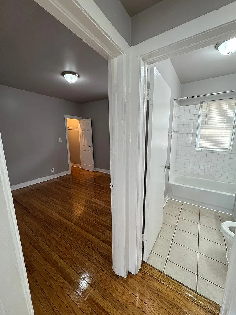 3 bed, $1,300 — Photo 2