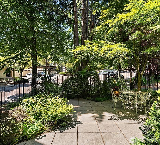 3rd image of 5430 California Avenue SW #4A