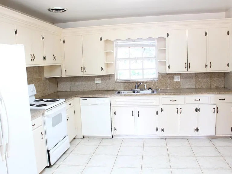 1103 N Bracewell Dr — Photo 6