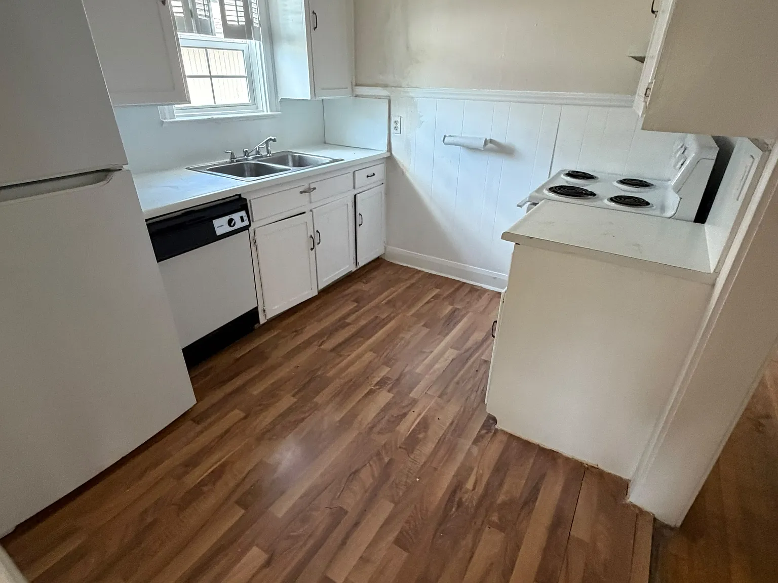 3 bed, 3035 sqft, $1,300 — Photo 2