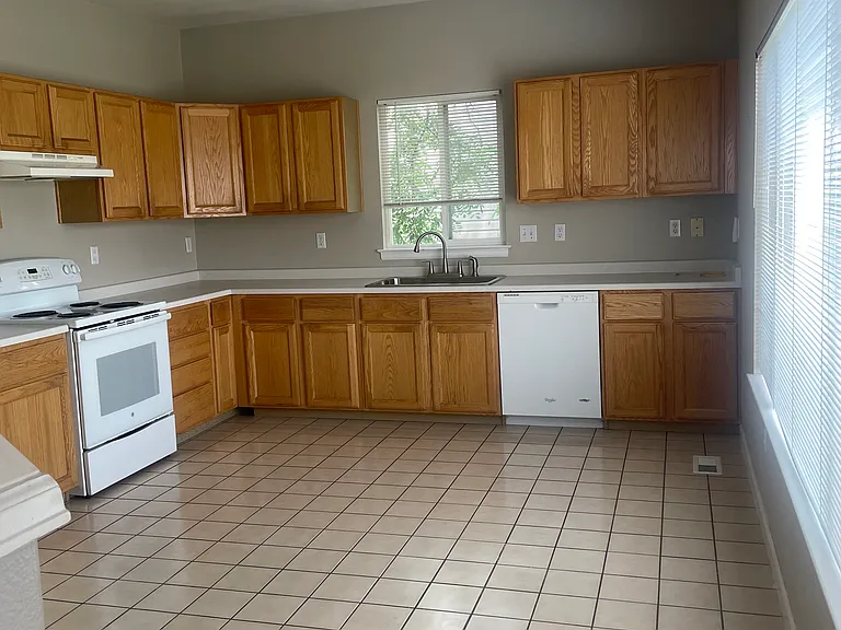 Larkspur Dr — Photo 3