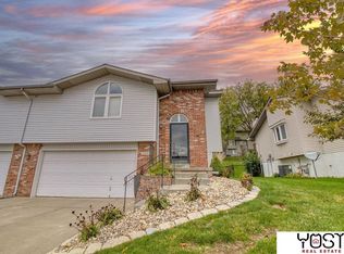 15538 Burdette St, Omaha, NE 68116