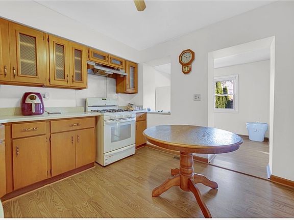 5th image of 3329 S Racine Ave