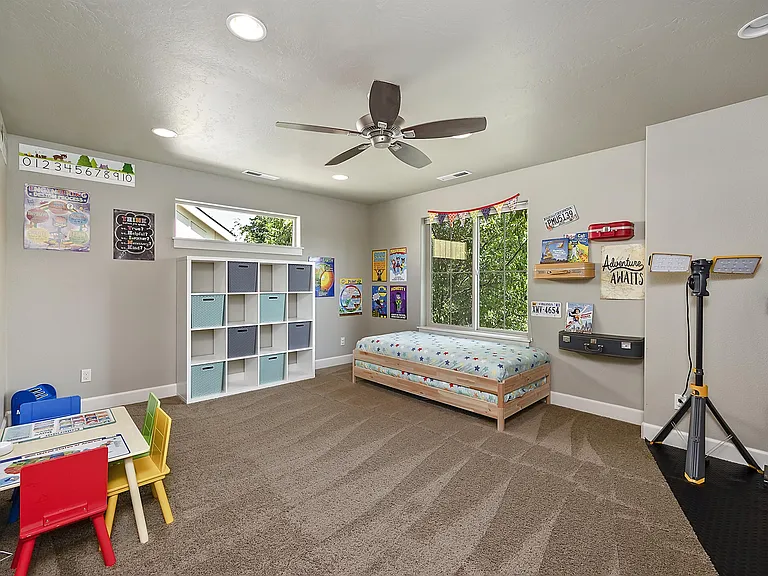 691 W Cagney St — Photo 31