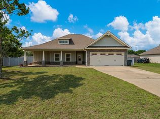 8 Golden Eagle Ct, Fort Mitchell, AL 36856