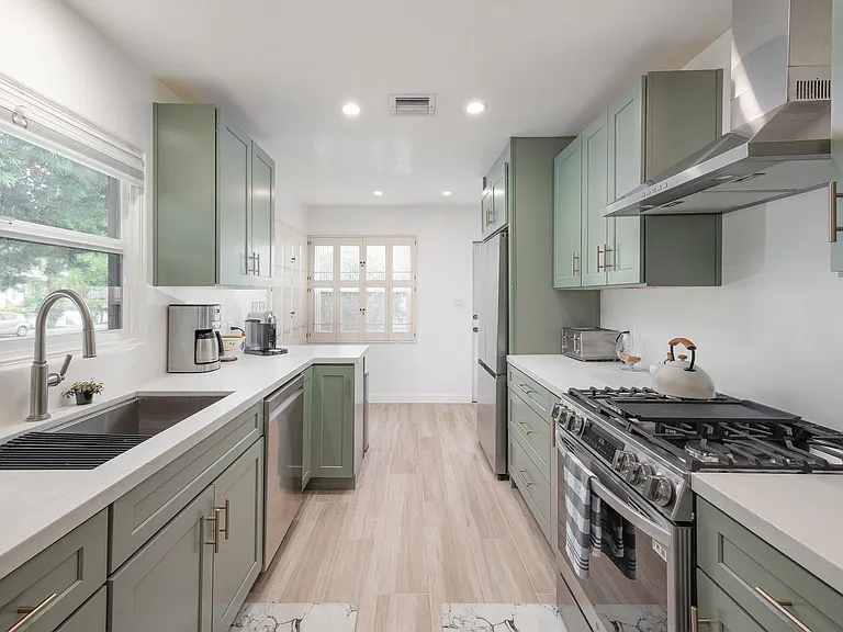 1129 Savoy St — Photo 18