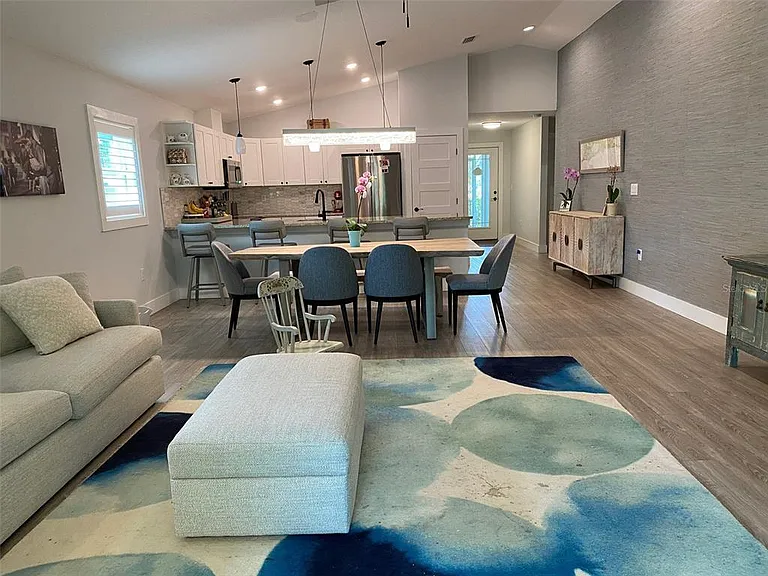 2933 Maiden Ln — Photo 14