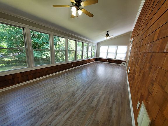 2nd image of 2545 Rea Rd
